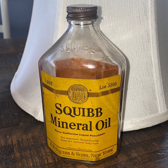 1930's Squibb Mineral Oil Glass Bottle Vintage 1 pint E.R SQUIBB & SON NEW YORK - Picture 1 of 4